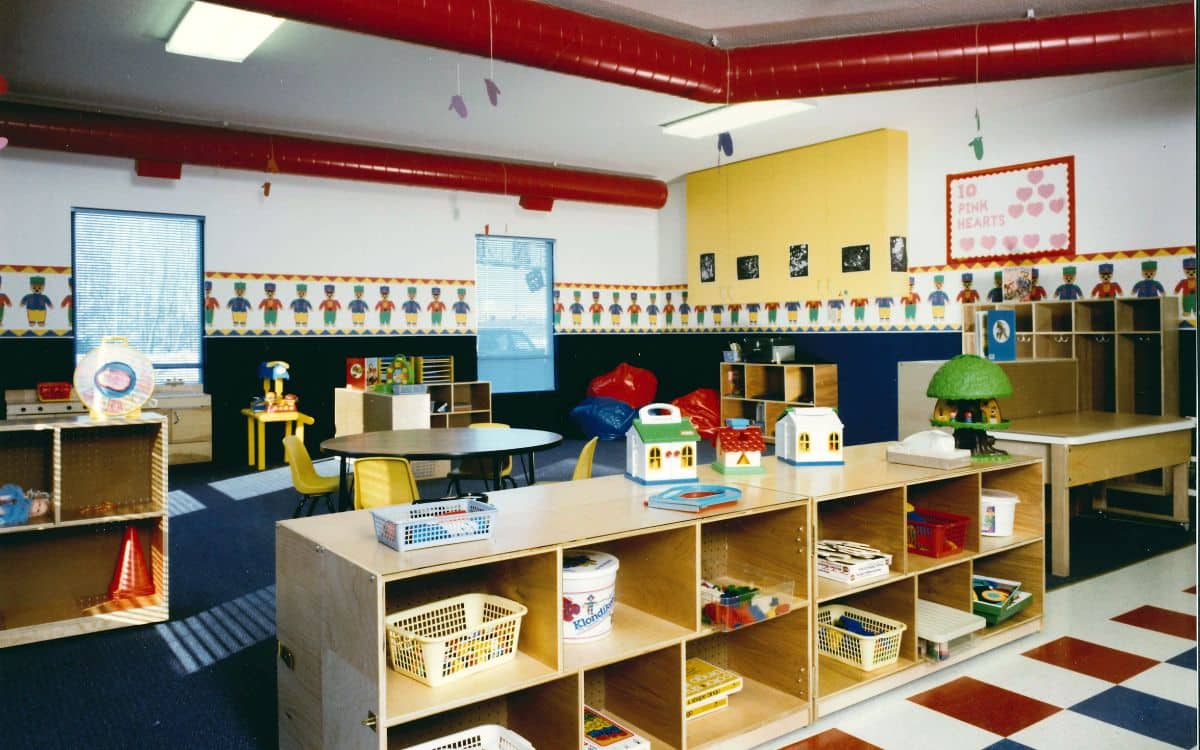 old-new-horizon-academy-classroom