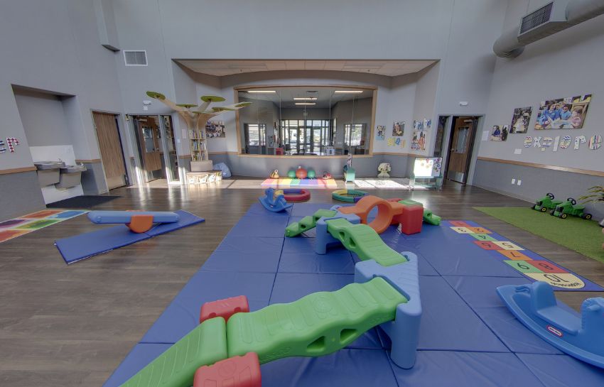 http://New%20Horizon%20Academy%20indoor%20gym%20in%20Denver,%20Colorado