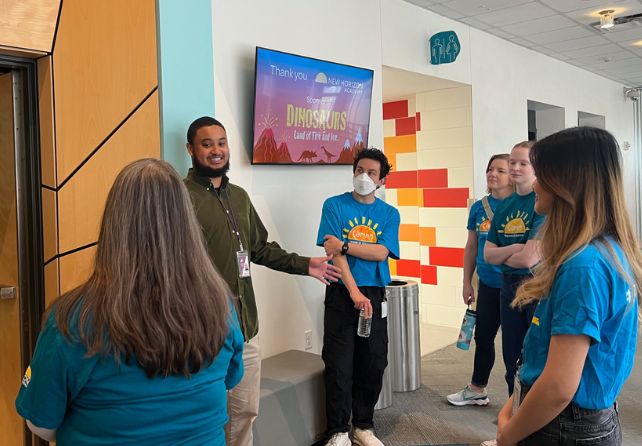 http://New%20Horizon%20Academy%20marketing%20team%20volunteering%20at%20the%20Minnesota%20Children's%20Museum%20as%20part%20of%20the%20Caring%20Beyond%20the%20Classroom%20program