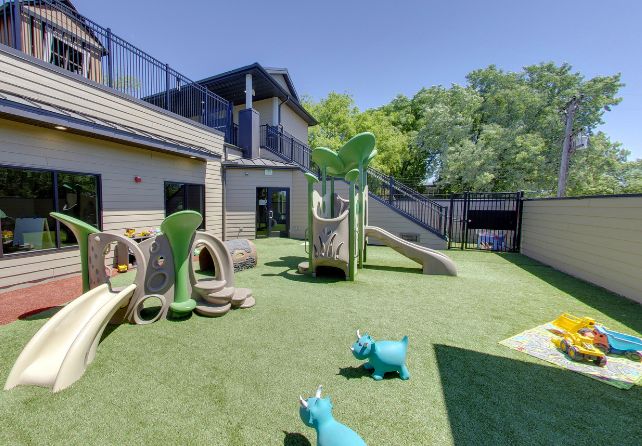 http://New%20Horizon%20Academy%20playground%20in%20Edina,%20Minnesota