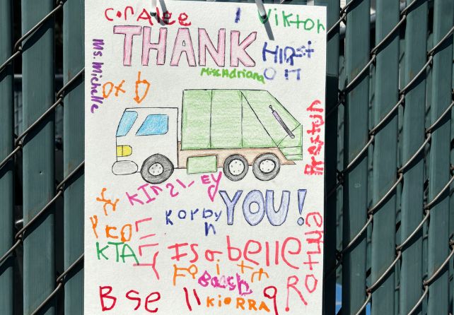 http://Thank%20you%20note%20made%20by%20New%20Horizon%20Academy%20students%20for%20the%20local%20garbage%20man