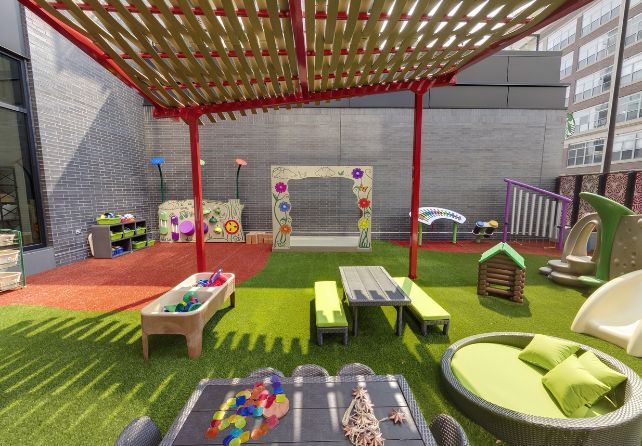 http://New%20Horizon%20Academy%20playground%20in%20Downtown%20Minneapolis,%20Minnesota