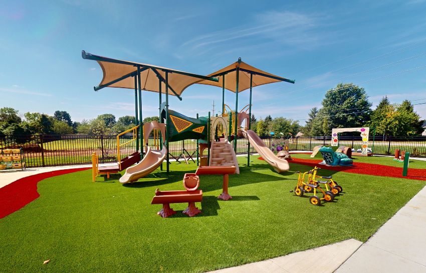 http://New%20Horizon%20Academy%20playground%20in%20Olathe,%20Kansas