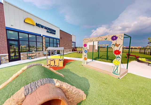 http://New%20Horizon%20Academy%20playground%20in%20Urbandale,%20Iowa